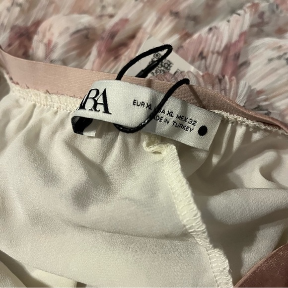 Zara Ivory (with floral ditsy print) pleated maxi skirt - Picture 6 of 6